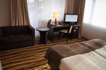 Фото номера Двухместный номер с 1 диваном-кроватью Отель Hotel Business Faltom Gdynia г. Румя 4